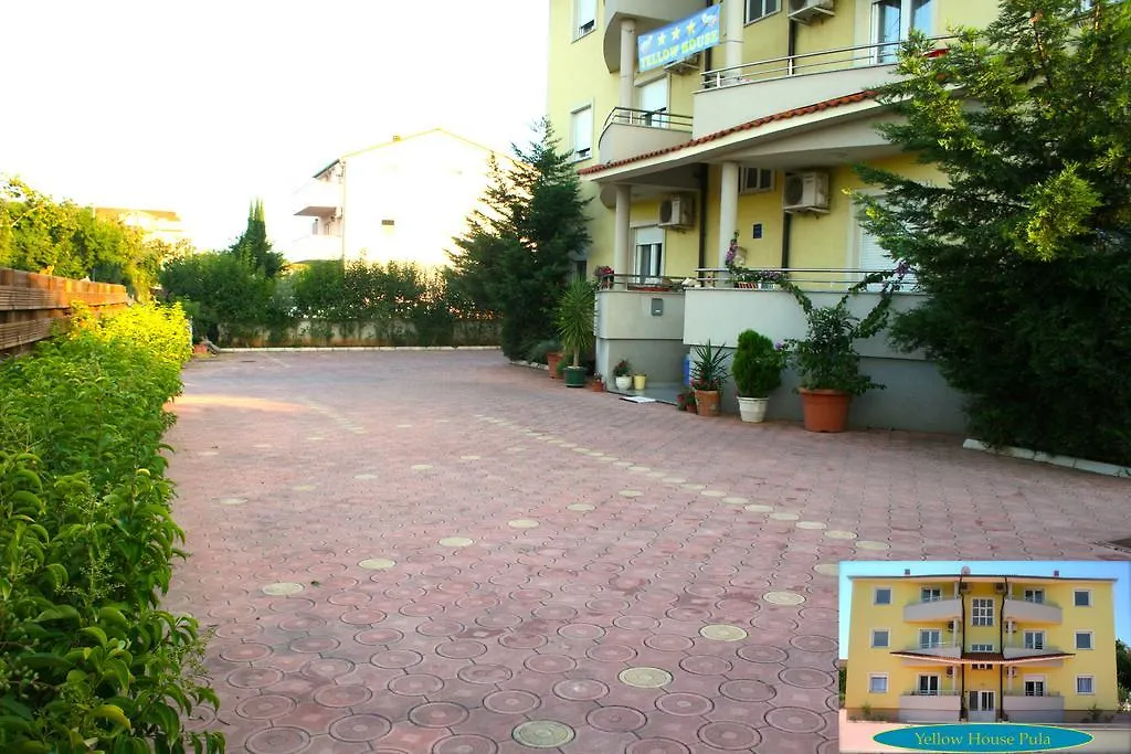 Yellow House Póla Horvátország